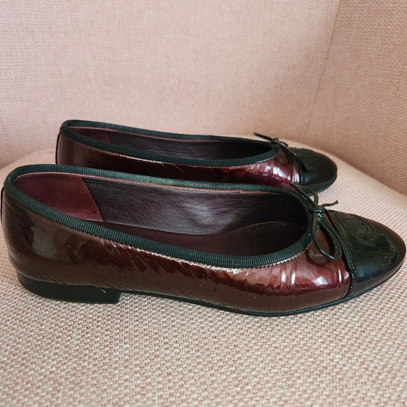 Authentic Chanel Patent Leather Ballet Flats 35 - Picture 4 of 12